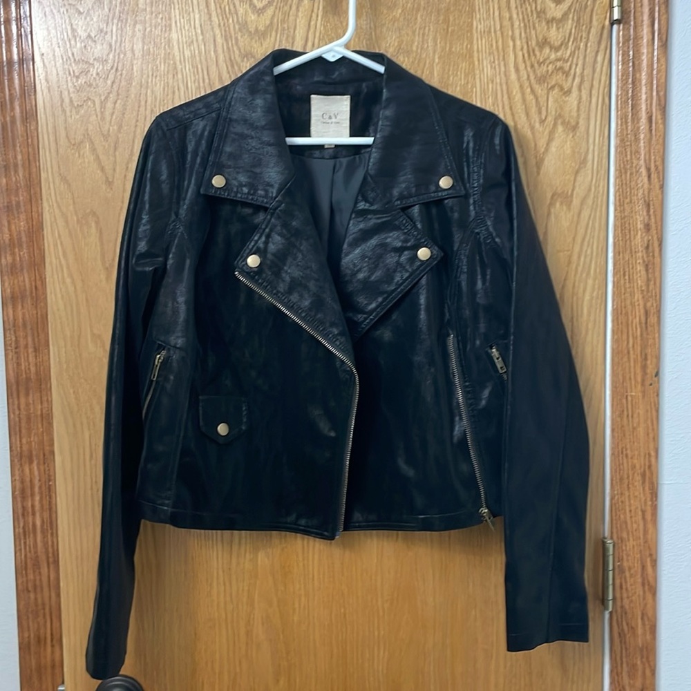 Black faux suede Chelsea & Violet cropped moto jacket. Never worn.